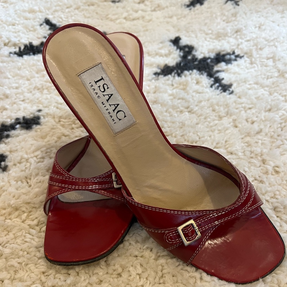 Y2K Isaac Mizrahi Red Open-Toe Kitten Heels – Size 9.5